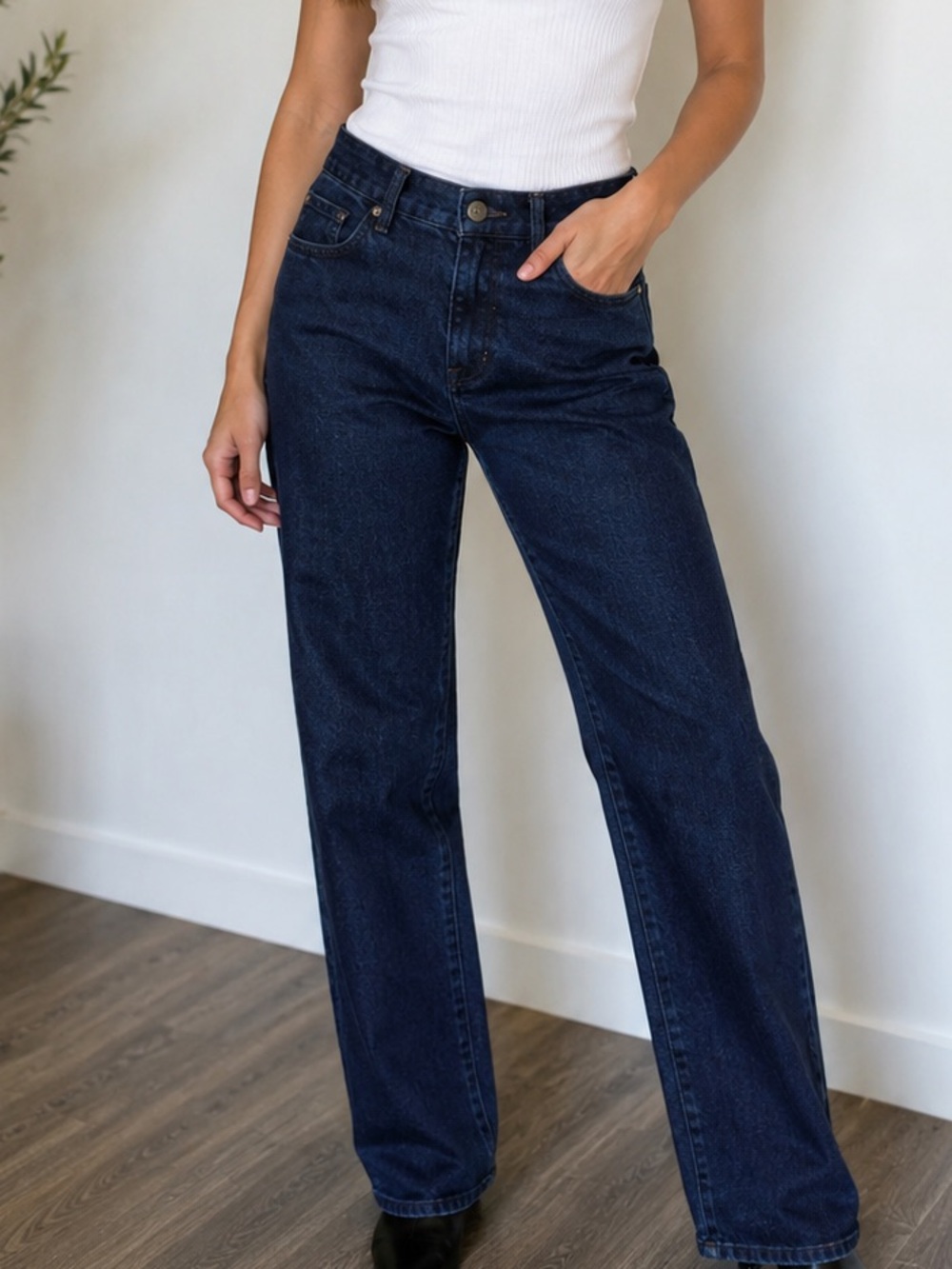 Women's Straight Leg Jeans in Deep Indigo